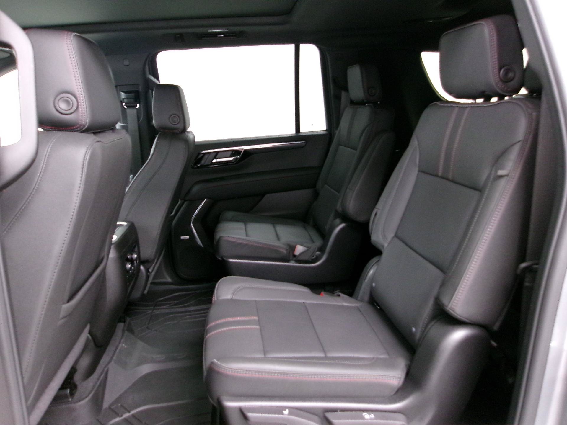 New 2026 Chevrolet Suburban RST w/ Advanced Technology Package AWD/4WD image 12
