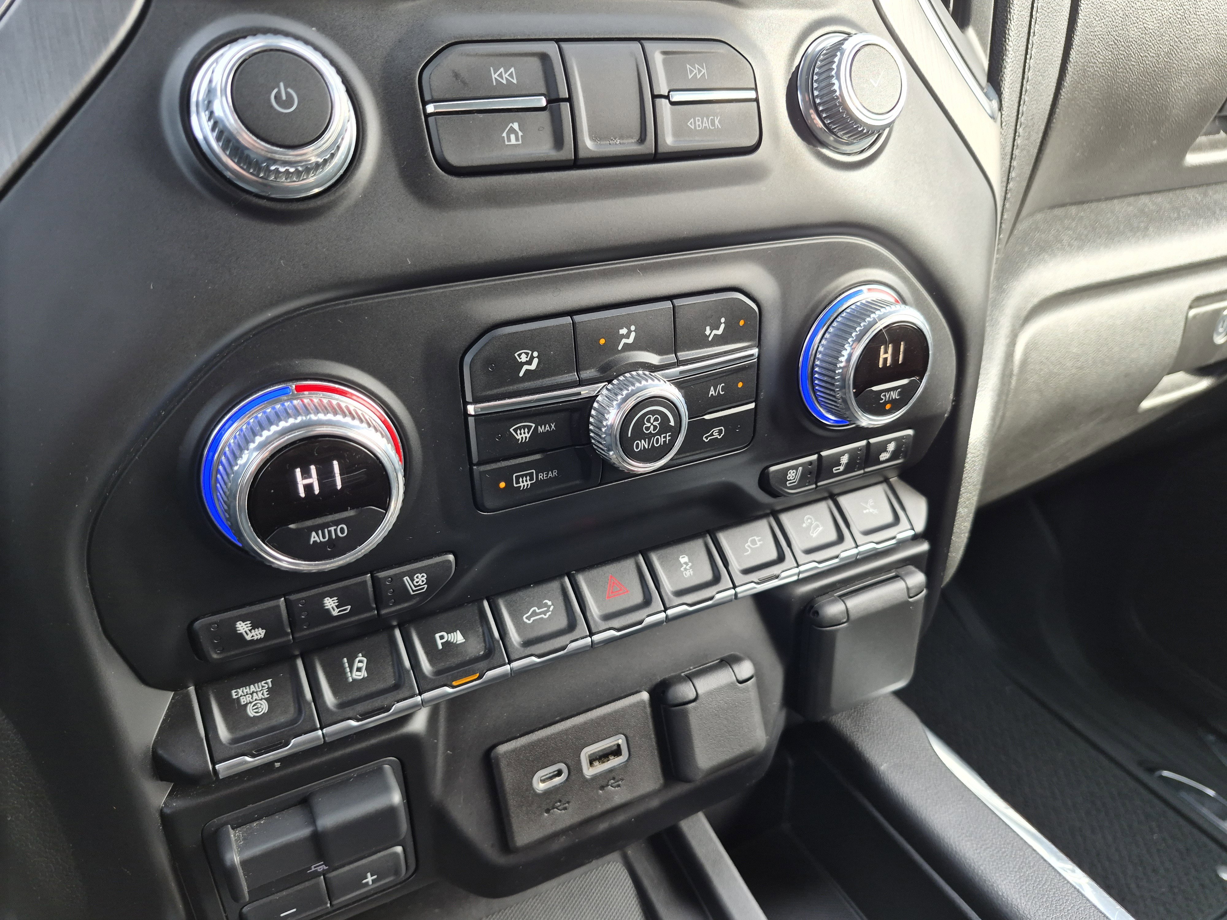 Used 2021 GMC Sierra 2500 Denali w/ Denali Black Diamond Edition image 26