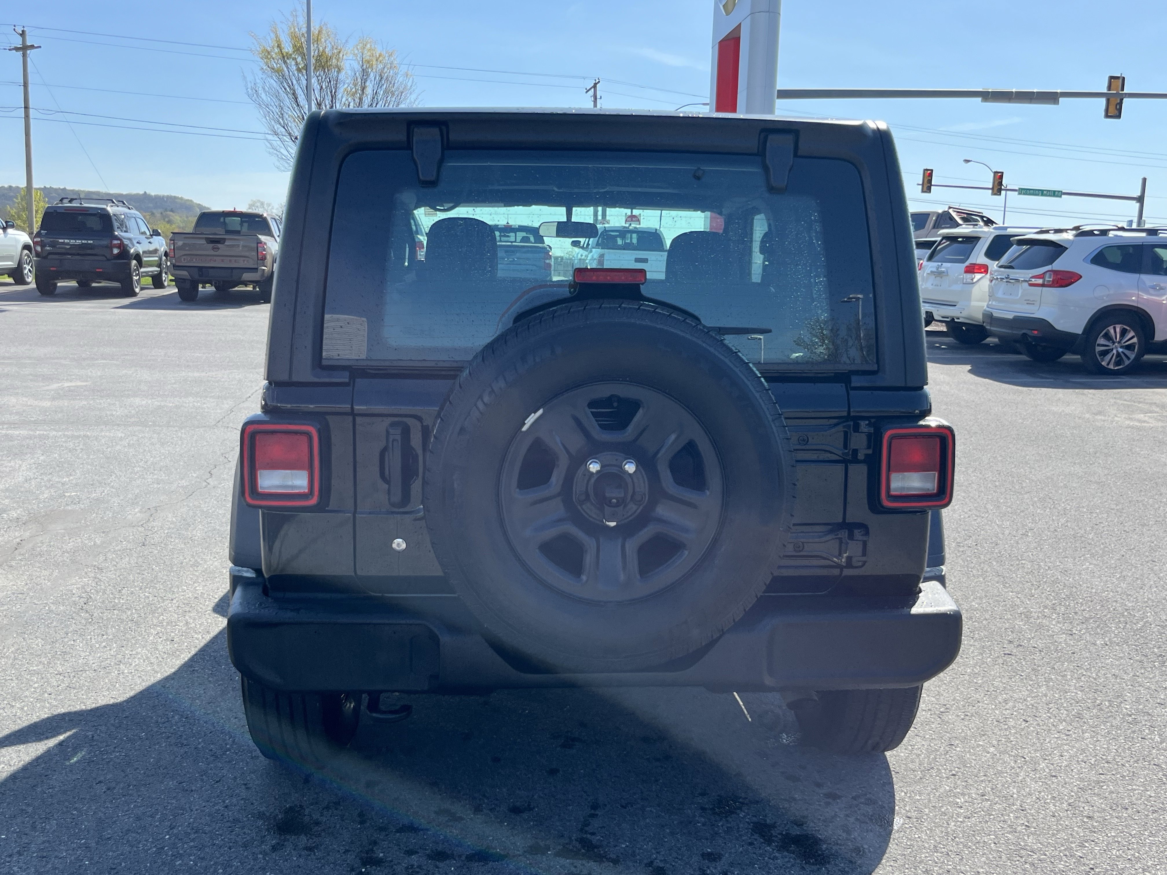 Used 2023 Jeep Wrangler Sport AWD/4WD video 4