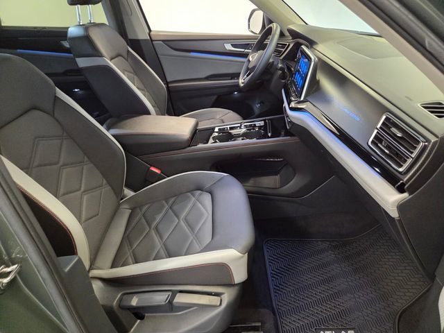 Used 2024 Volkswagen Atlas Peak Edition SE AWD/4WD image 17