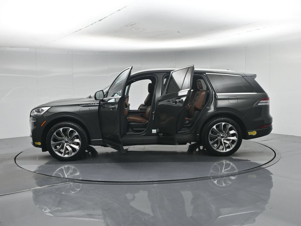 Used 2022 Lincoln Aviator Grand Touring w/ Equipment Group 301A AWD/4WD image 37
