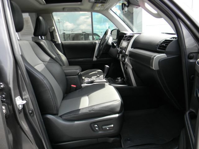 Used 2022 Toyota 4Runner SR5 Premium w/ Moonroof Package AWD/4WD image 26