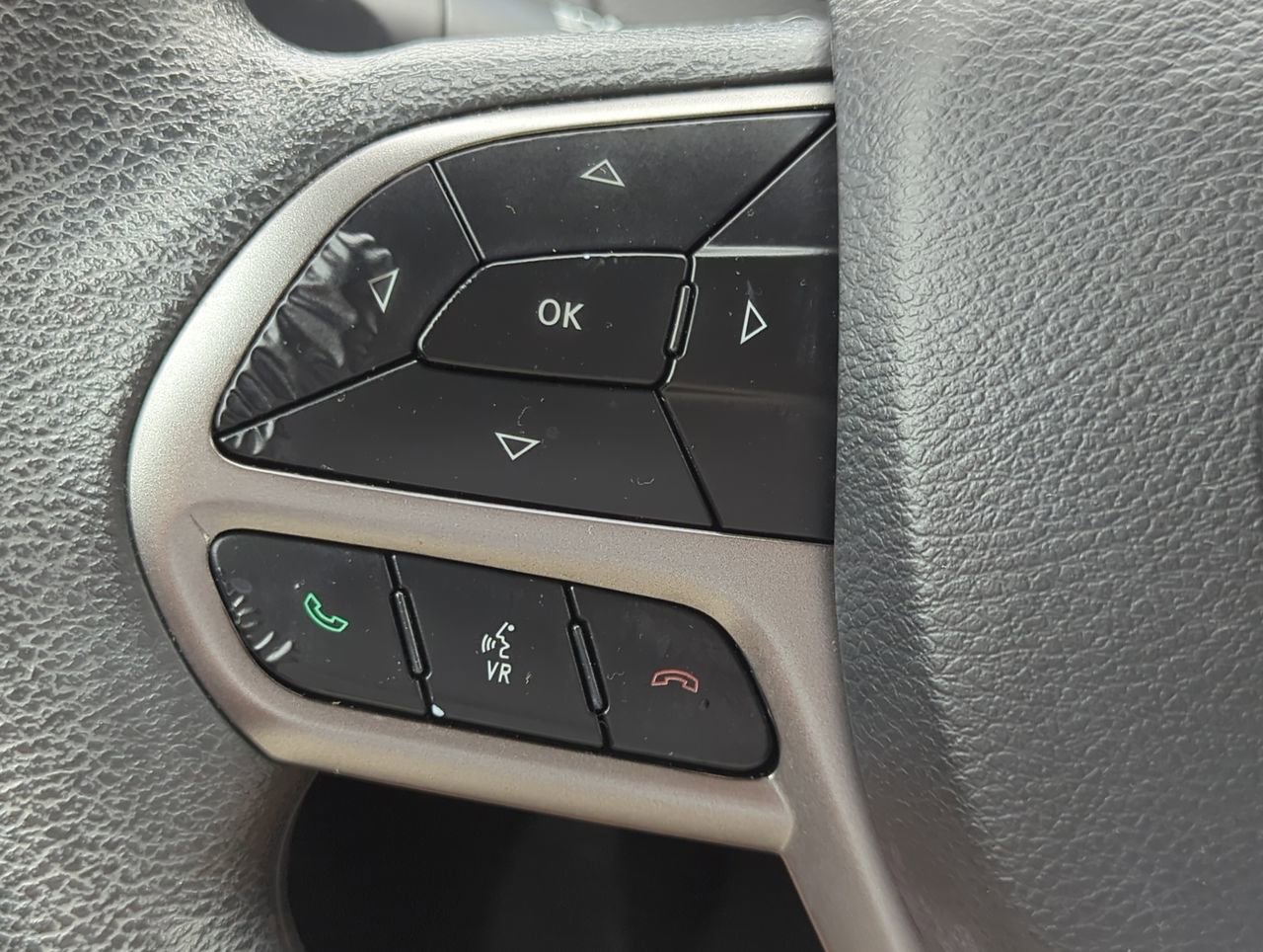 Used 2020 Jeep Cherokee Latitude FWD image 21