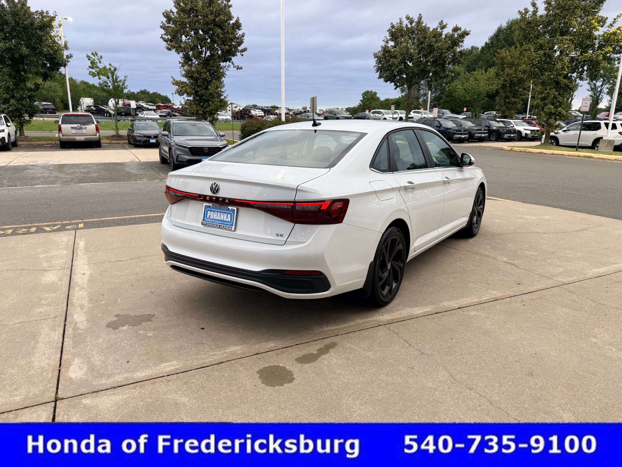 Used 2025 Volkswagen Jetta SE FWD image 6