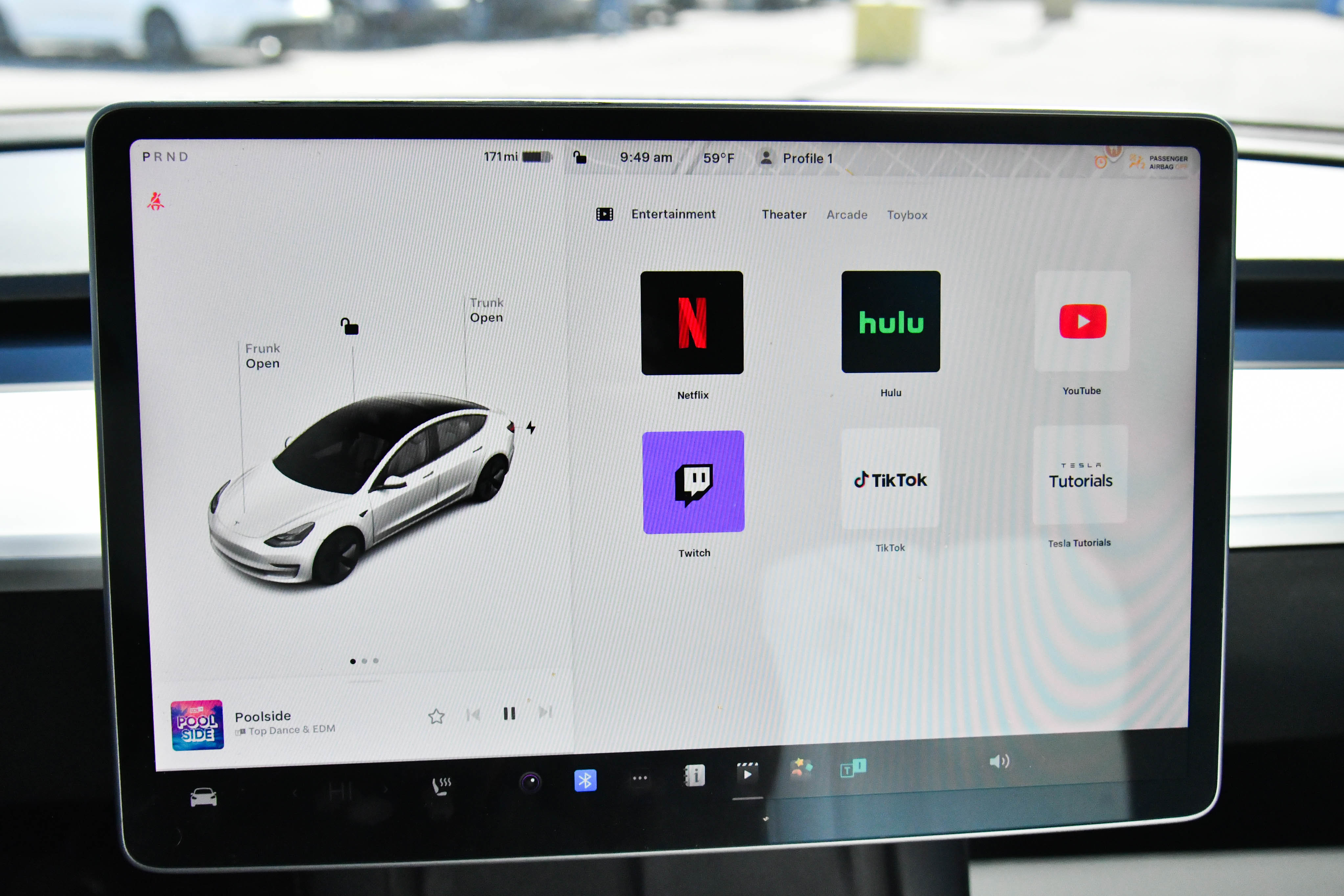 Used 2023 Tesla Model 3 Standard Range image 22