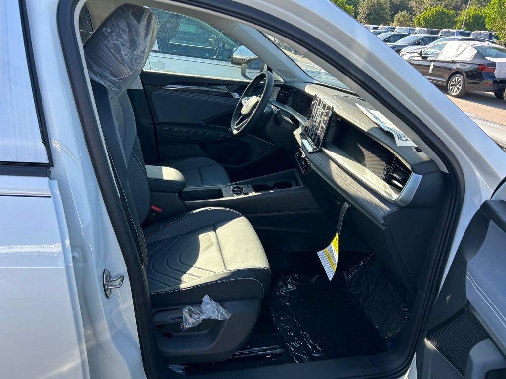 New 2026 Volkswagen Tiguan SE FWD image 41