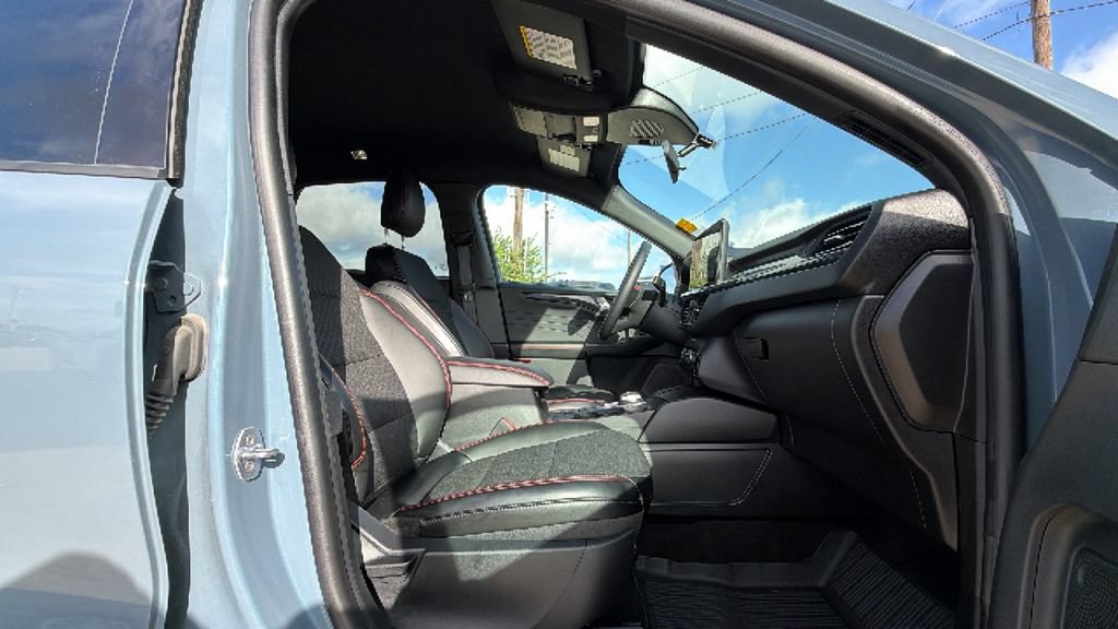 Used 2025 Ford Escape ST-Line w/ Tech Pack #1 FWD image 29