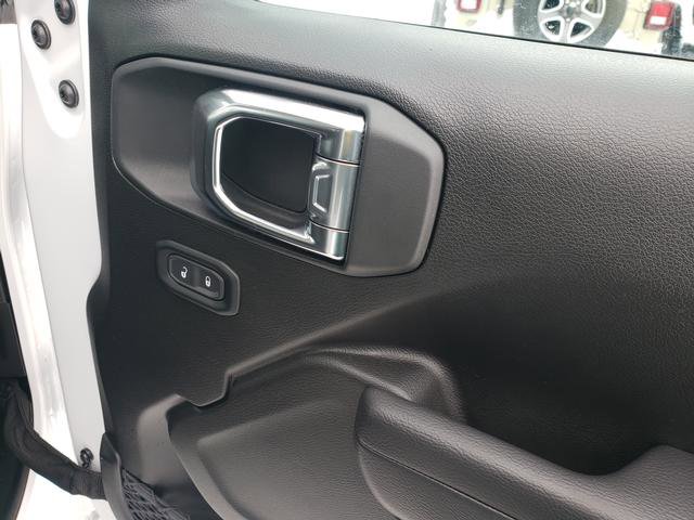Used 2025 Jeep Wrangler Sport S image 18
