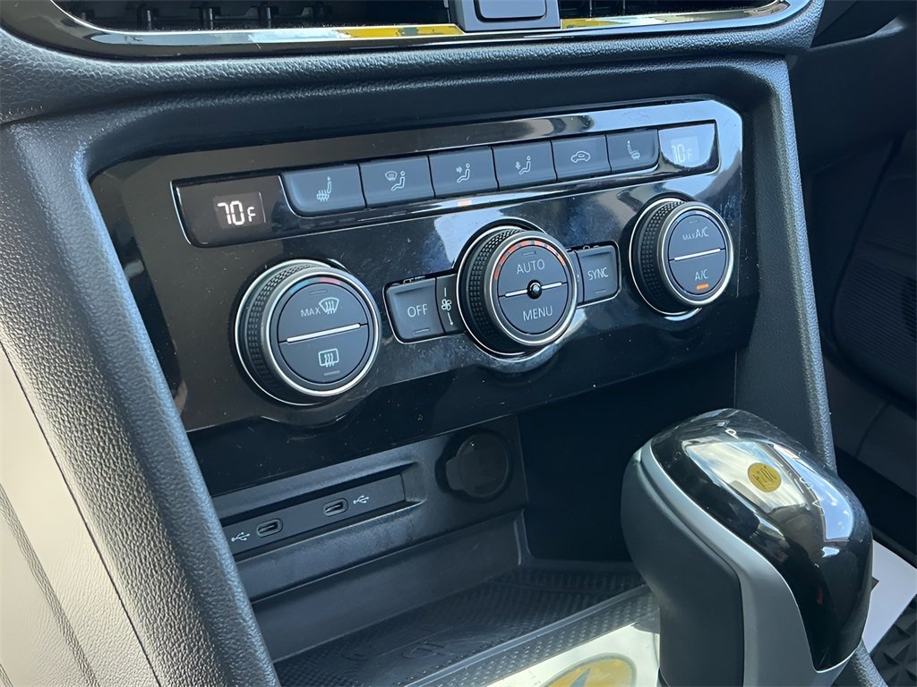 Used 2024 Volkswagen Taos SE image 31