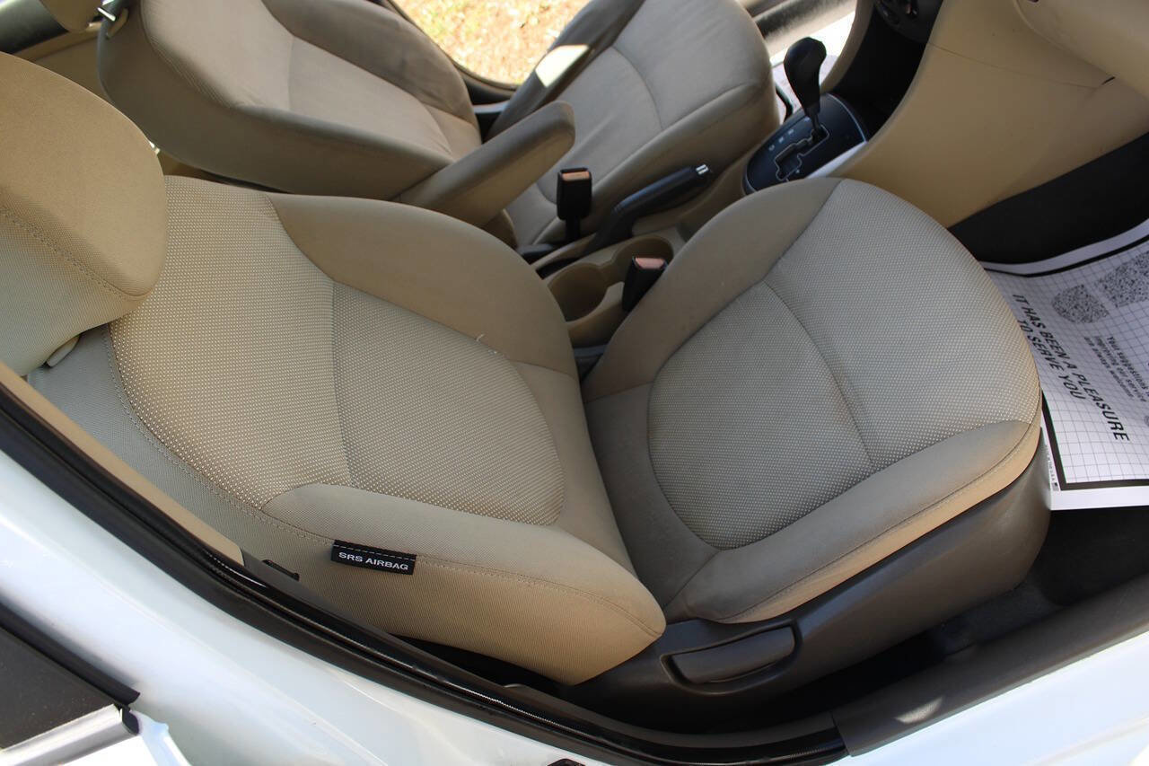 Used 2013 Hyundai Accent GLS image 39