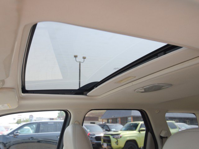 Used 2010 Mercury Mariner 4WD image 16