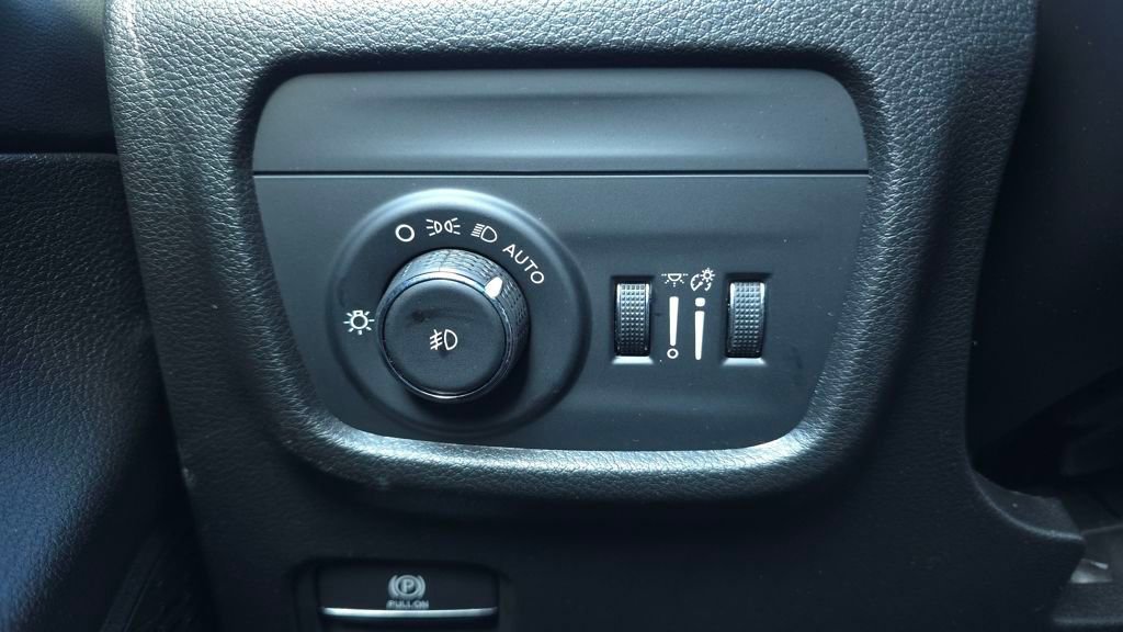 Used 2025 Jeep Grand Cherokee Limited w/ Black Appearance Package image 31