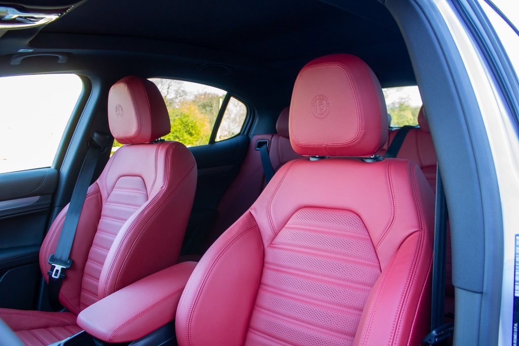 New 2025 Alfa Romeo Stelvio Sprint image 12