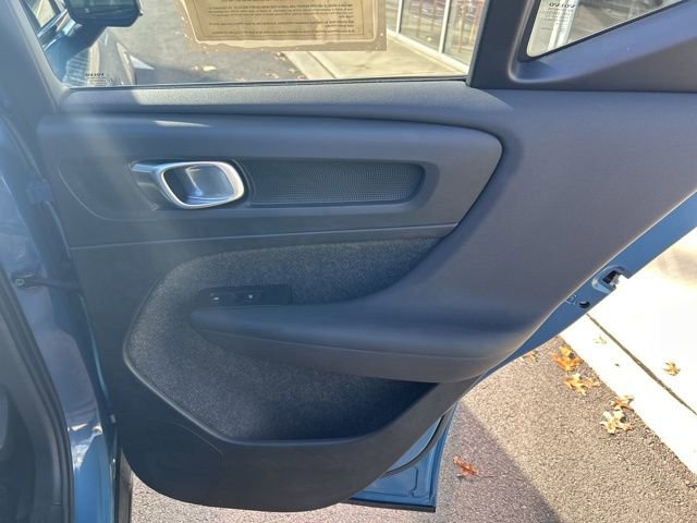 Certified 2025 Volvo XC40 B5 Plus image 12