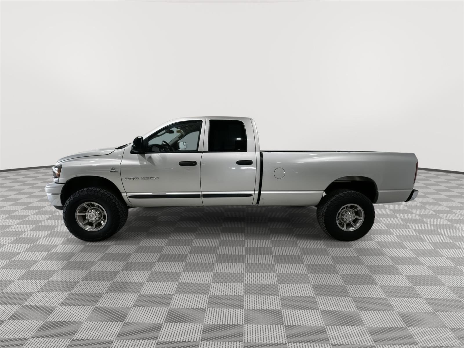 Used 2006 Dodge Ram 2500 Truck SLT image 2