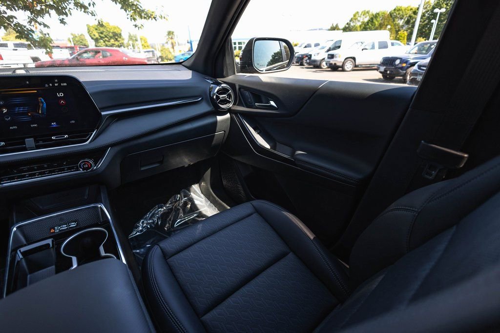 New 2025 Chevrolet Equinox LT w/ Convenience Package II image 15