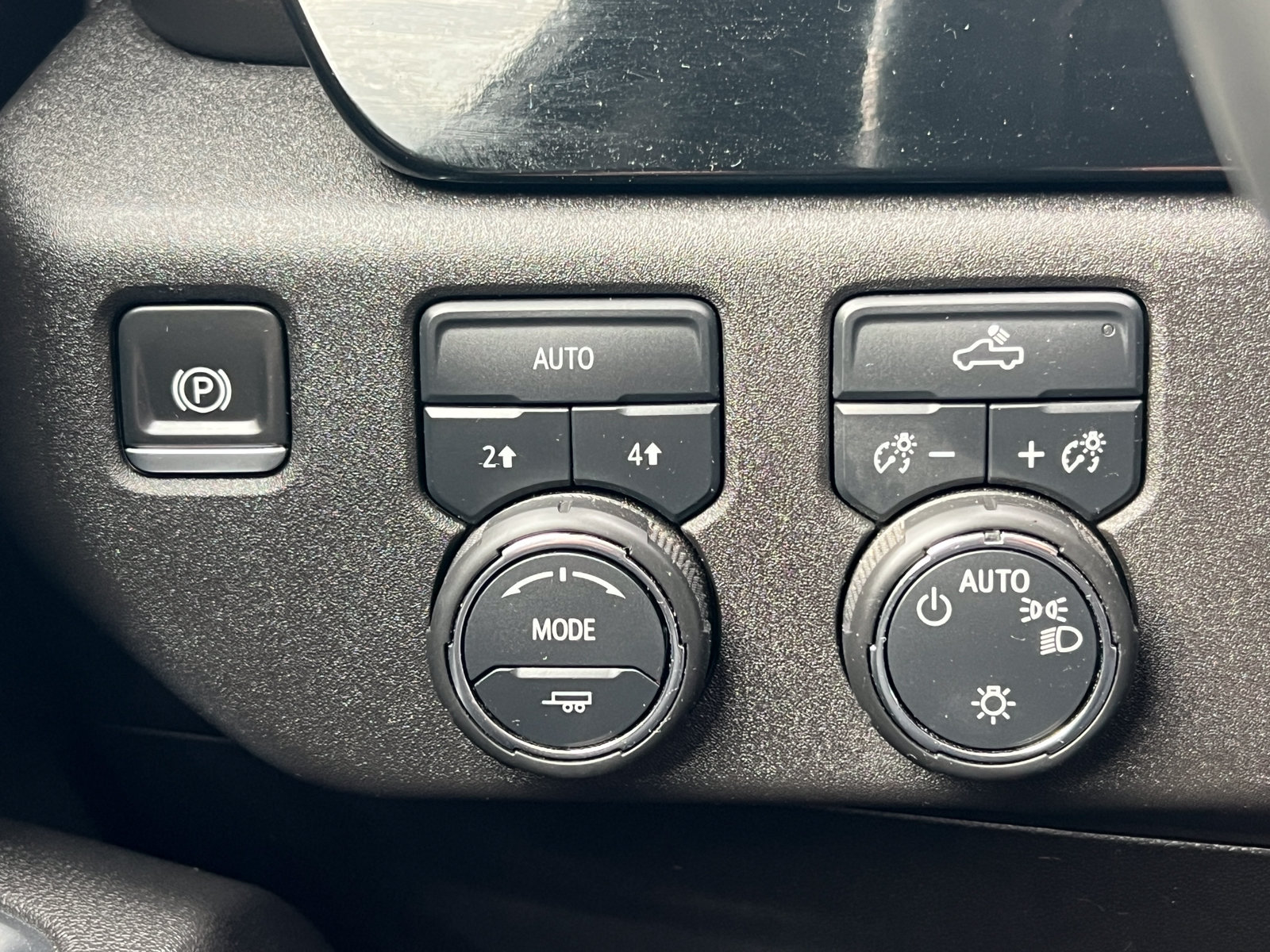 Used 2025 Chevrolet Silverado 1500 LT AWD/4WD image 20