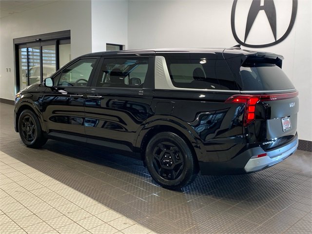 Used 2025 Kia Carnival image 4