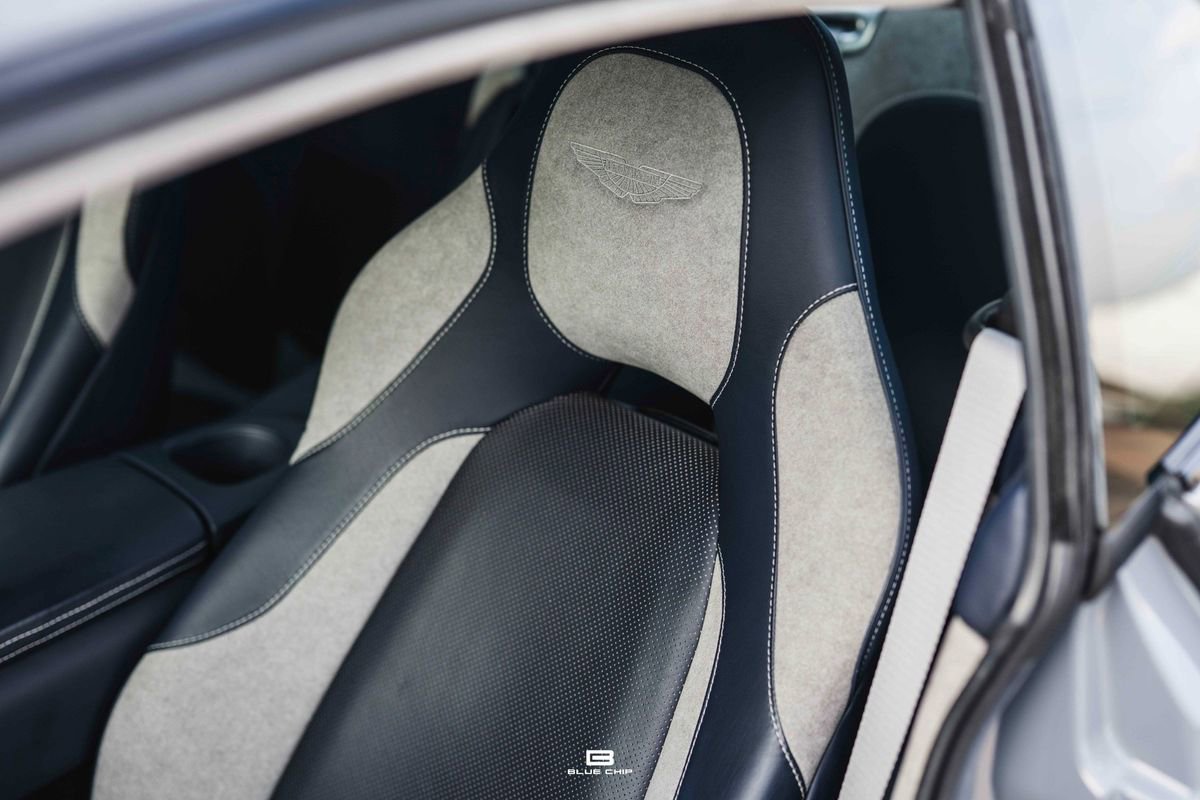 Used 2018 Aston Martin Vanquish S image 40
