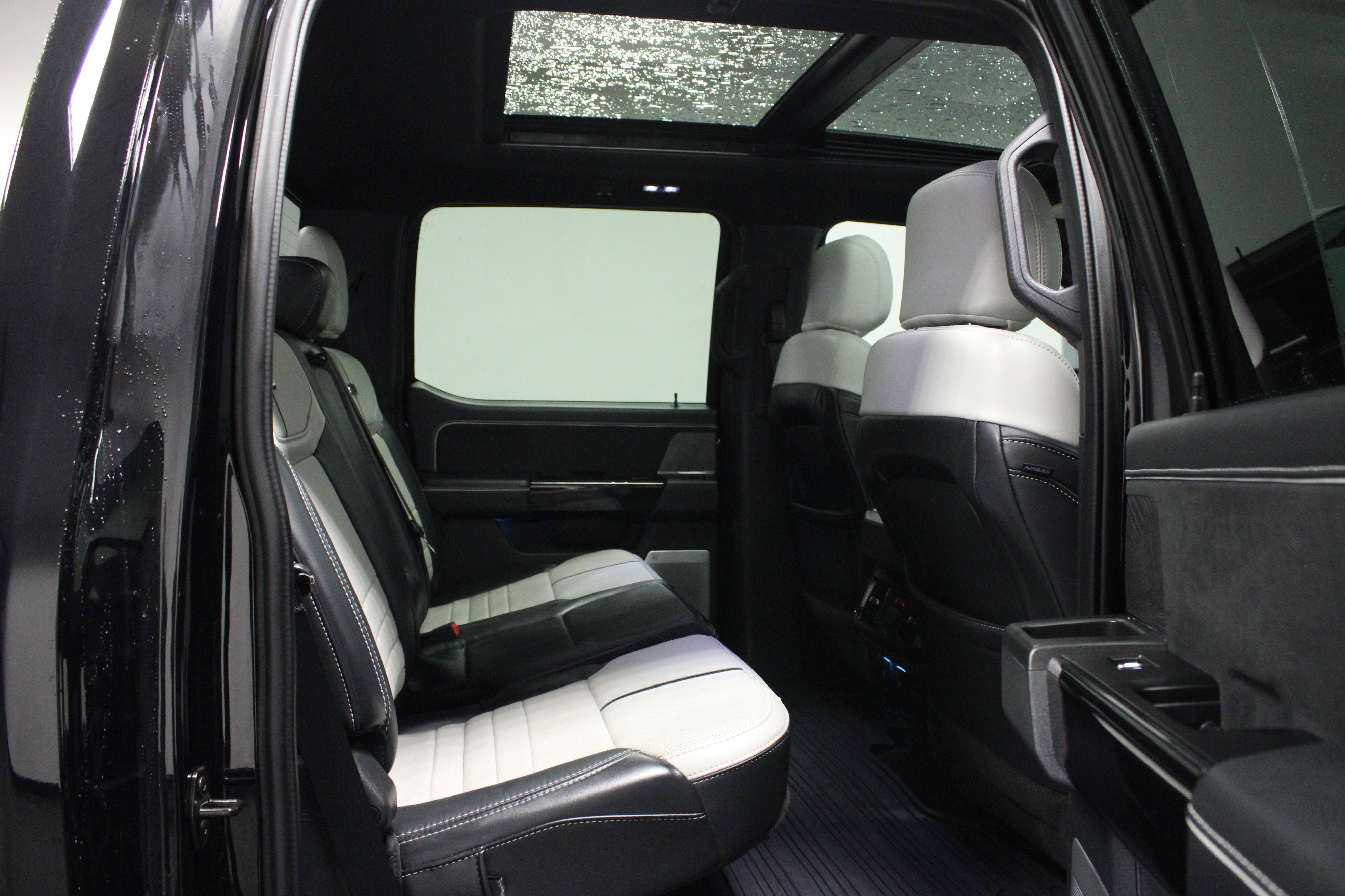 Used 2023 Ford F150 Lightning Platinum image 15