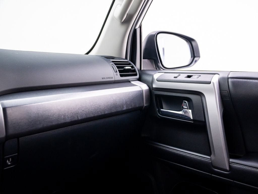 Used 2019 Toyota 4Runner SR5 AWD/4WD image 28