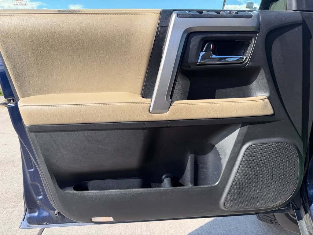 Used 2017 Toyota 4Runner SR5 AWD/4WD image 9