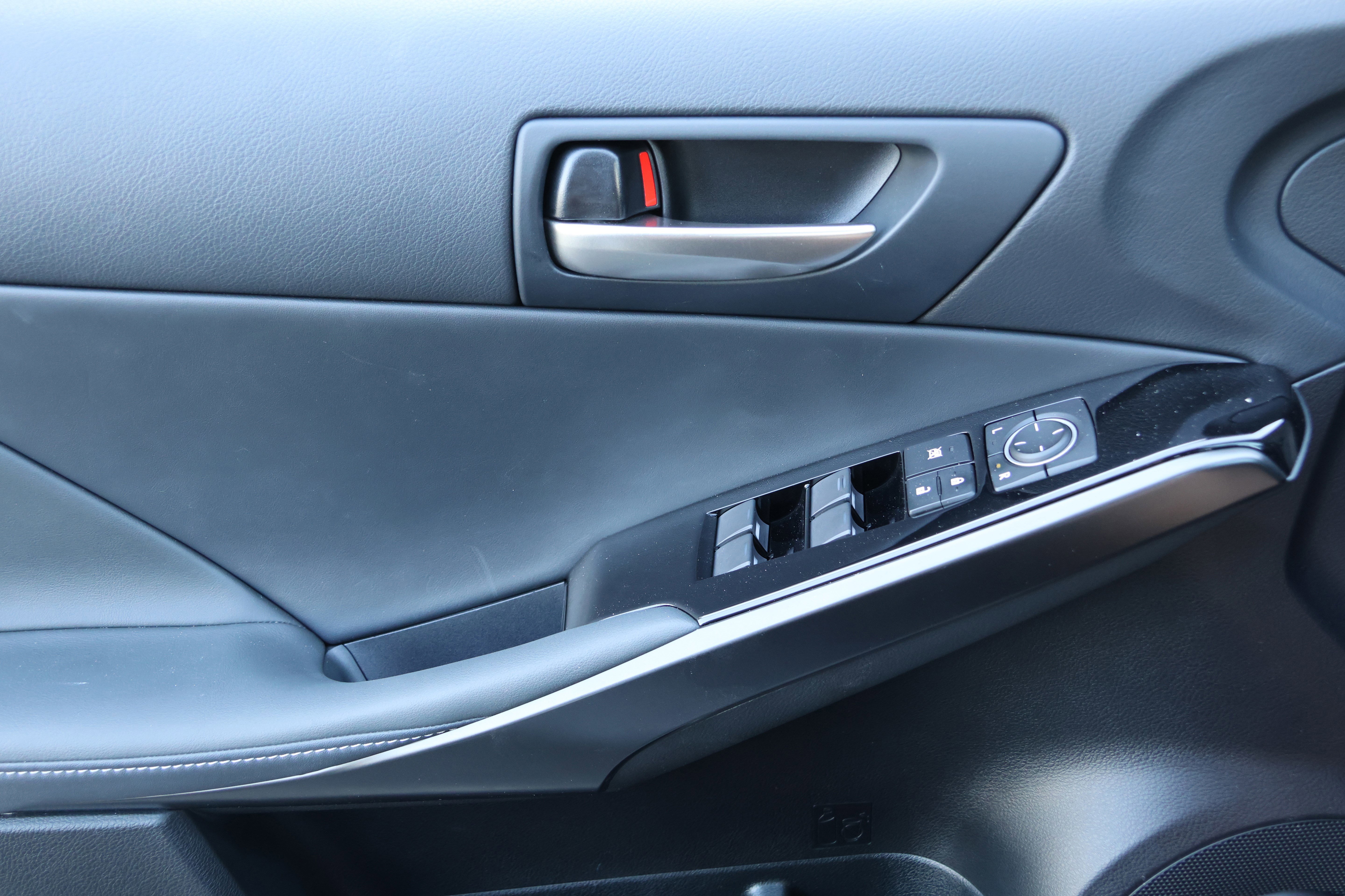 Used 2024 Lexus IS 350 F Sport RWD image 12