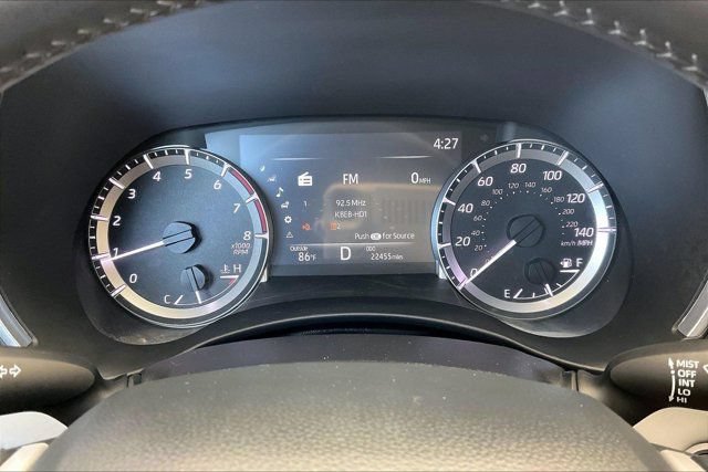 Used 2024 Toyota Highlander XLE FWD image 23