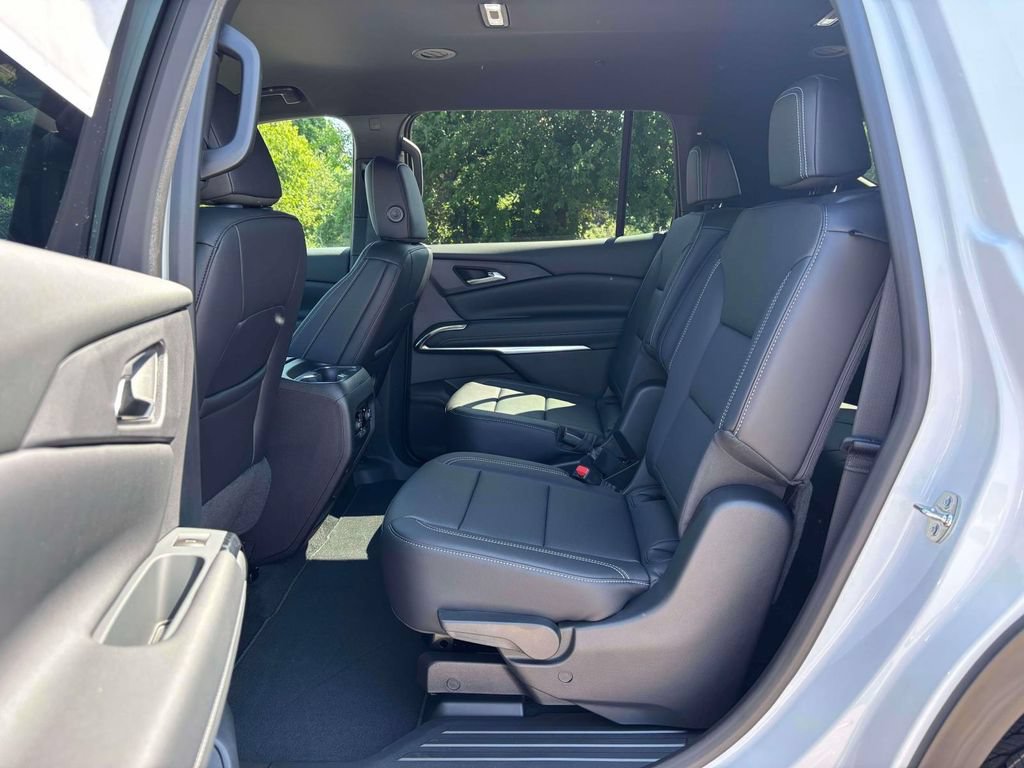New 2027 Chevrolet Traverse LT w/ Midnight/Sport Edition FWD image 21