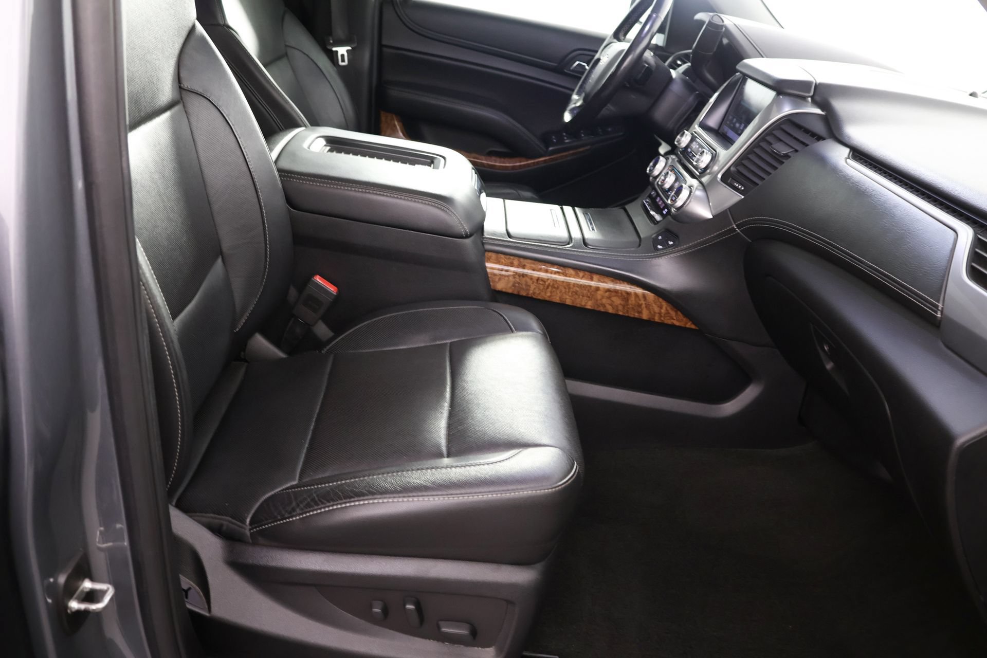 Used 2018 Chevrolet Suburban Premier AWD/4WD image 36