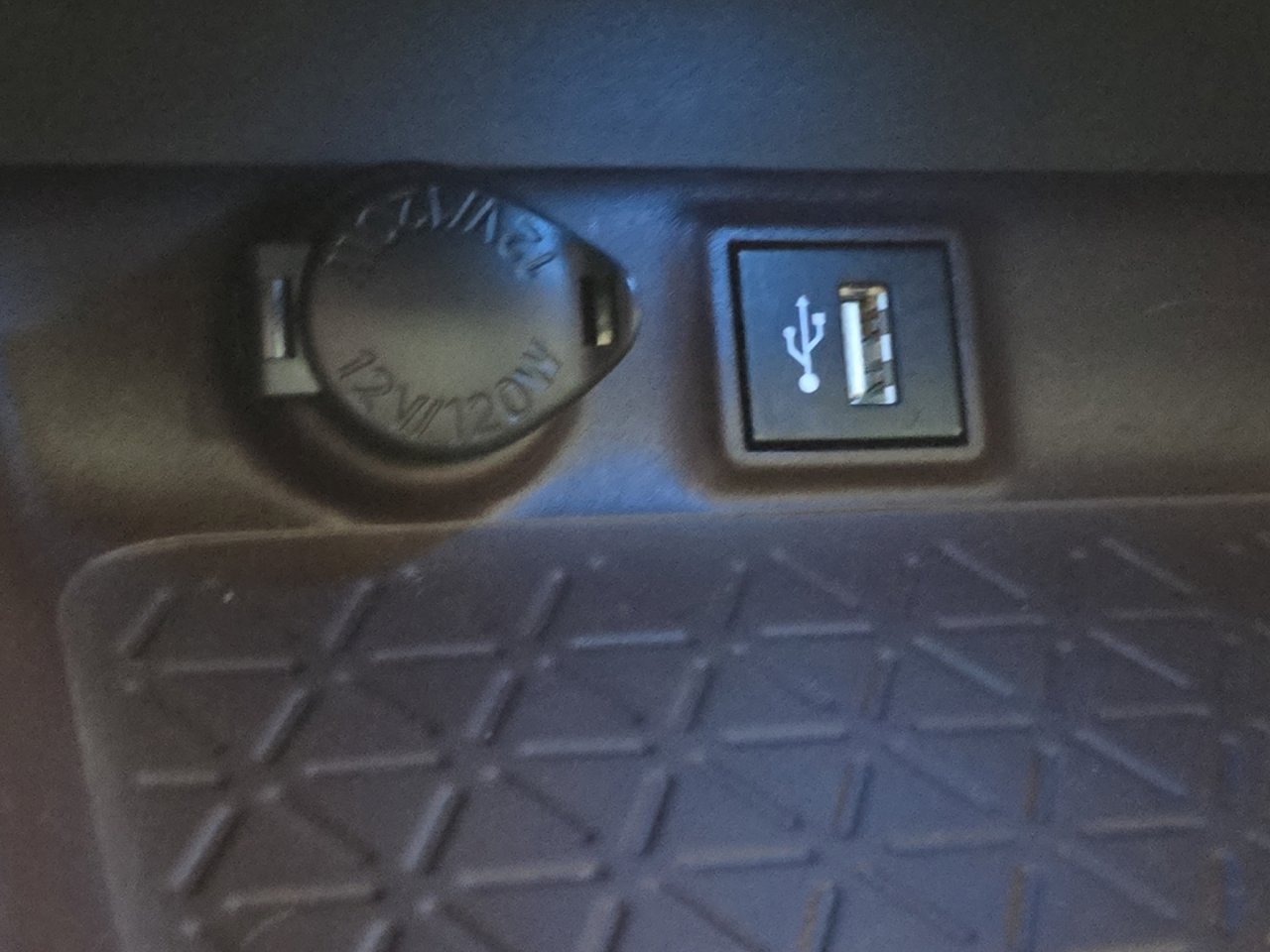 Used 2023 Toyota RAV4 Limited AWD/4WD image 32