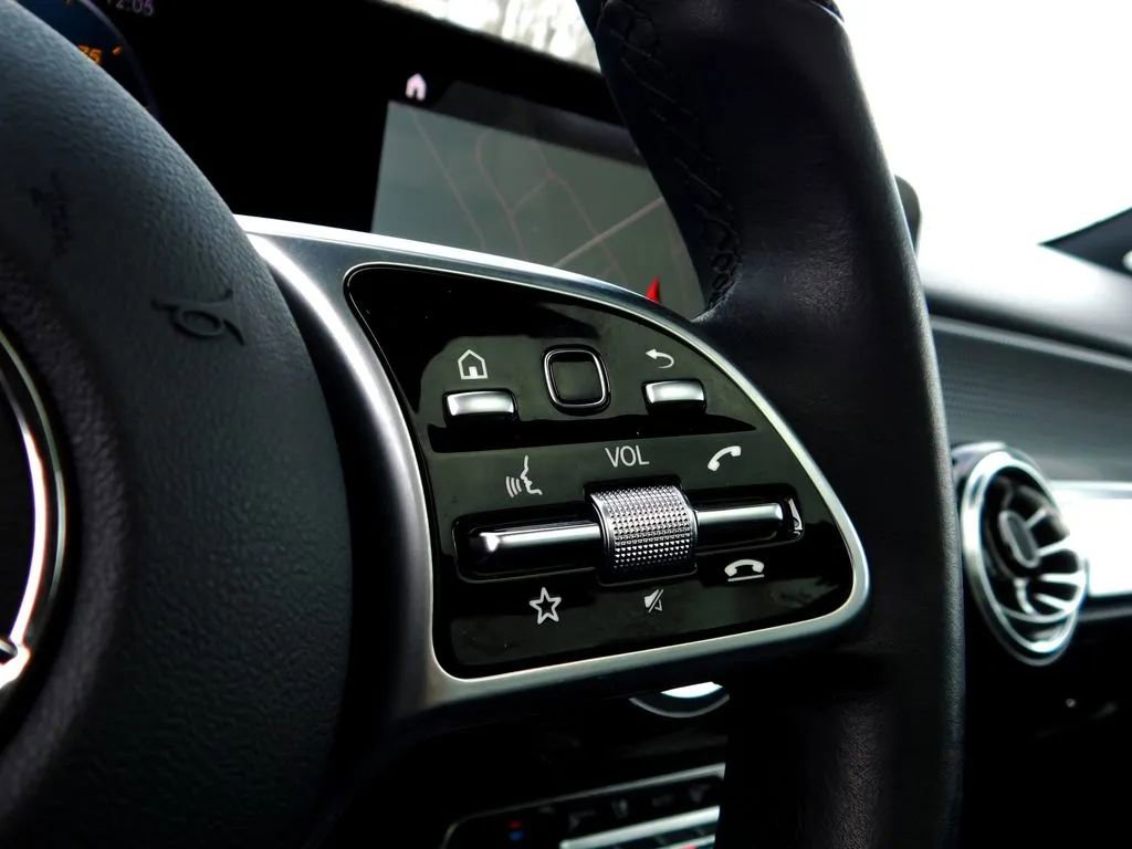 Used 2022 Mercedes-Benz EQB 350 4MATIC image 23