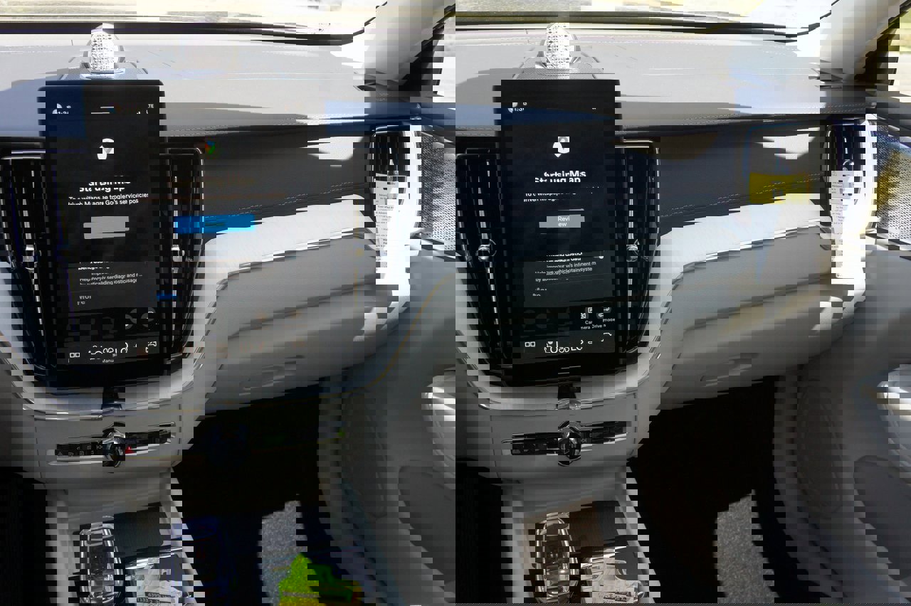 New 2026 Volvo XC60 T8 Ultra w/ Protection Package Premier image 13