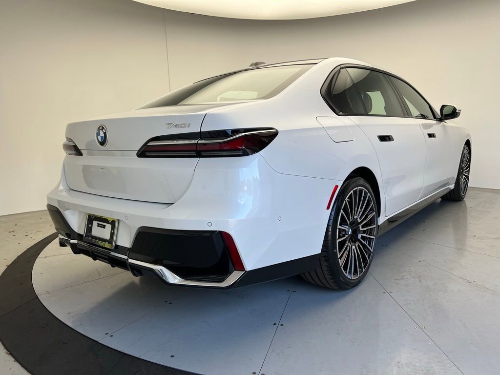 New 2026 BMW 740i w/ Executive Package image 3