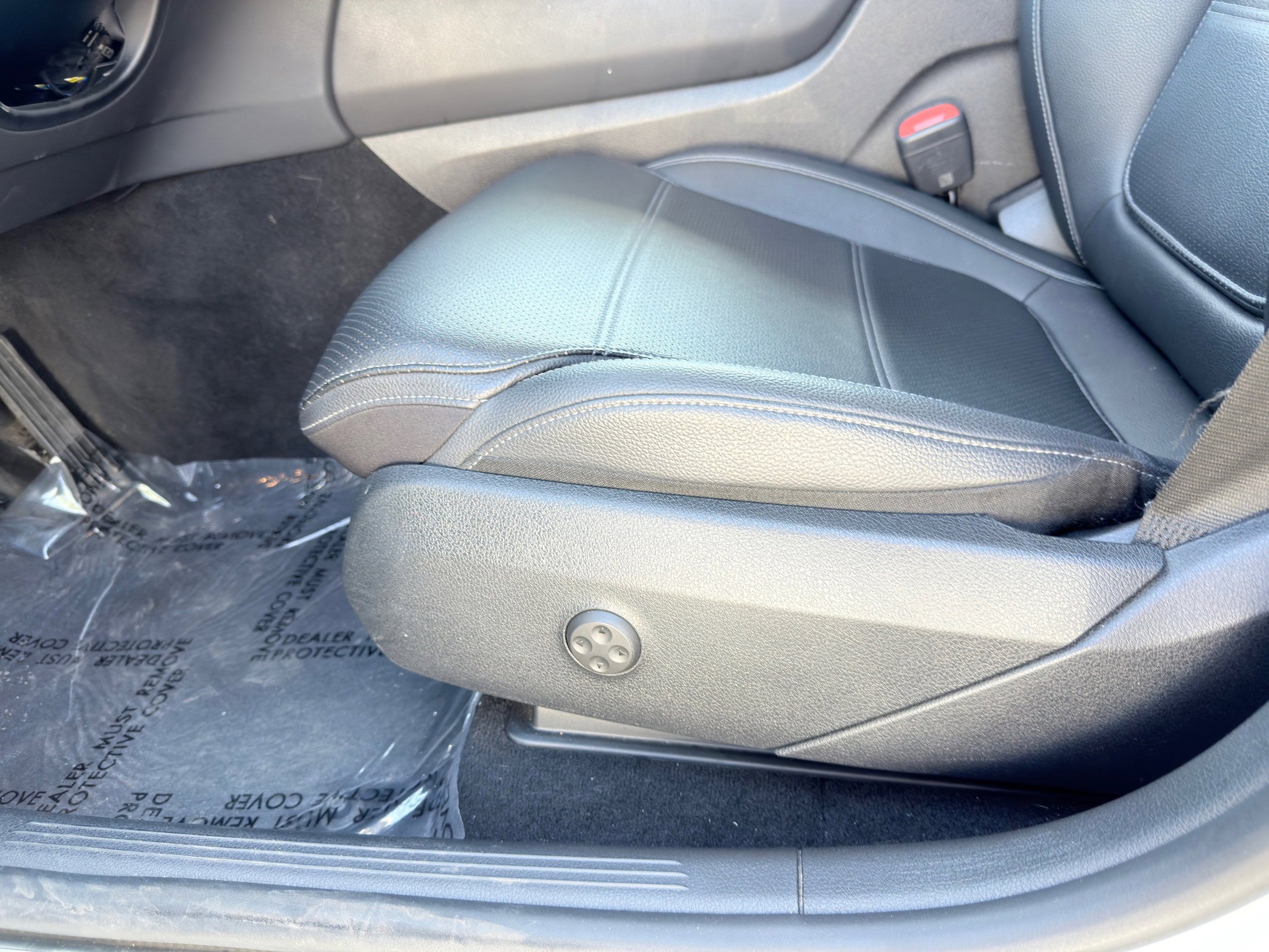 Used 2024 Mercedes-Benz GLC 300 w/ Winter Package image 28