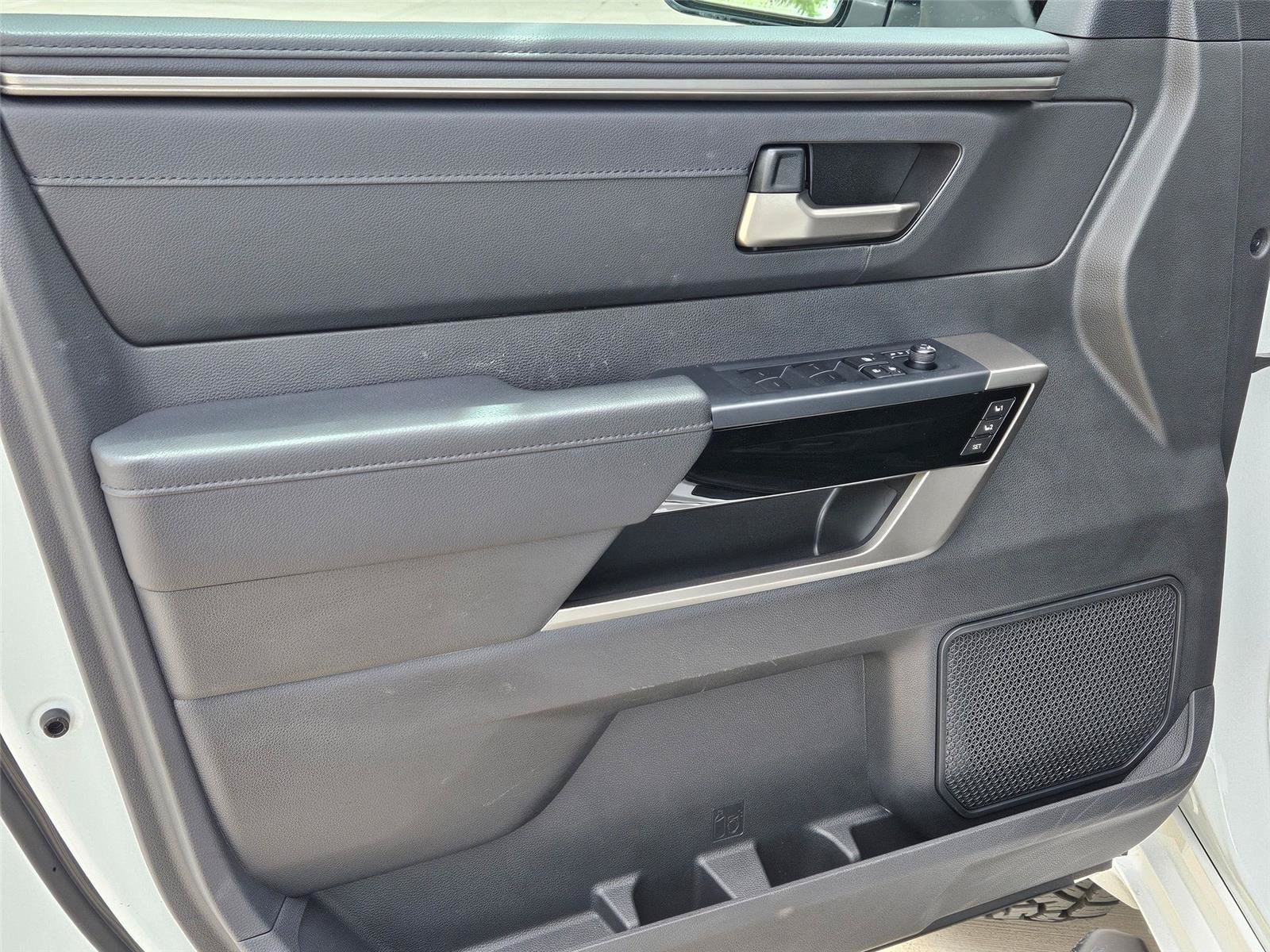 Used 2025 Toyota Tundra Limited AWD/4WD image 22