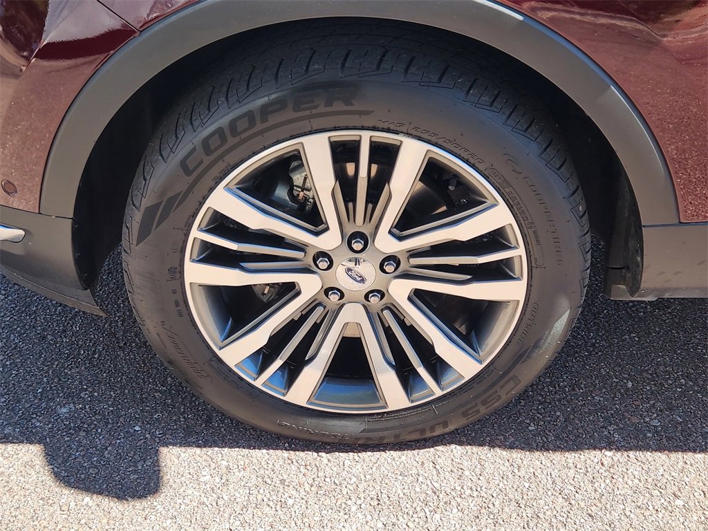 Used 2018 Ford Explorer Platinum image 34