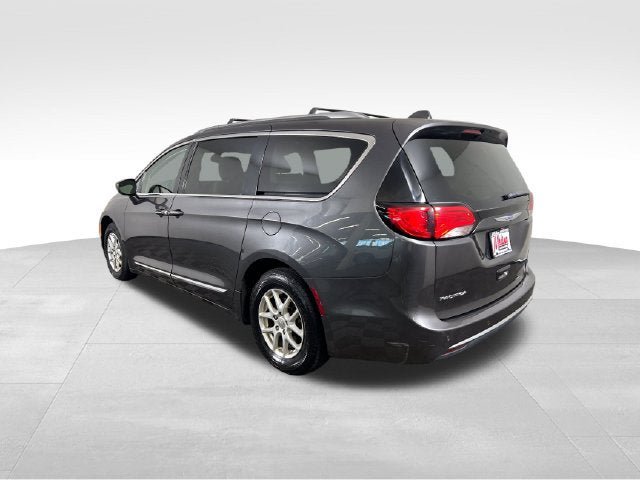 Used 2020 Chrysler Pacifica Touring-L FWD image 3