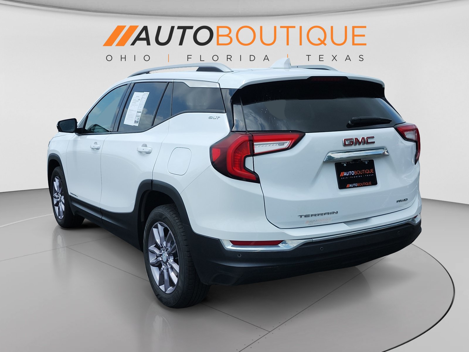 Used 2023 GMC Terrain SLT w/ Infotainment Package II AWD/4WD image 3