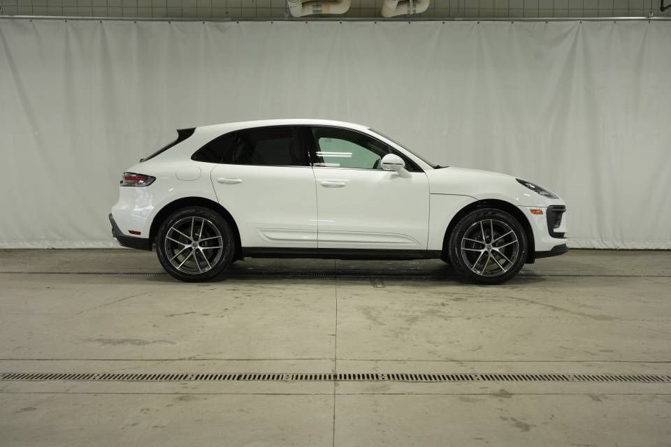 Certified 2026 Porsche Macan AWD/4WD image 8