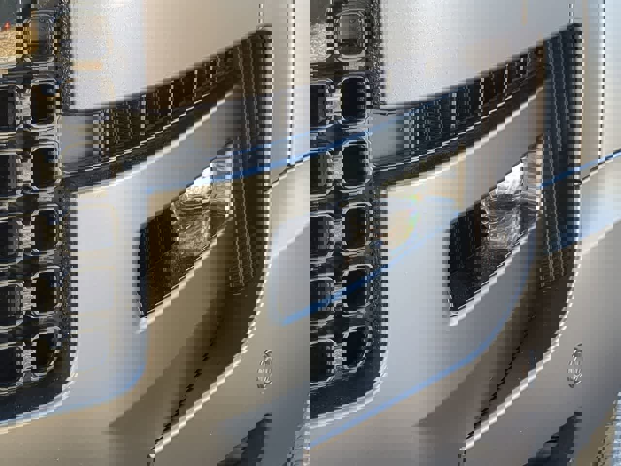 Used 2025 Land Rover Defender 110 image 11