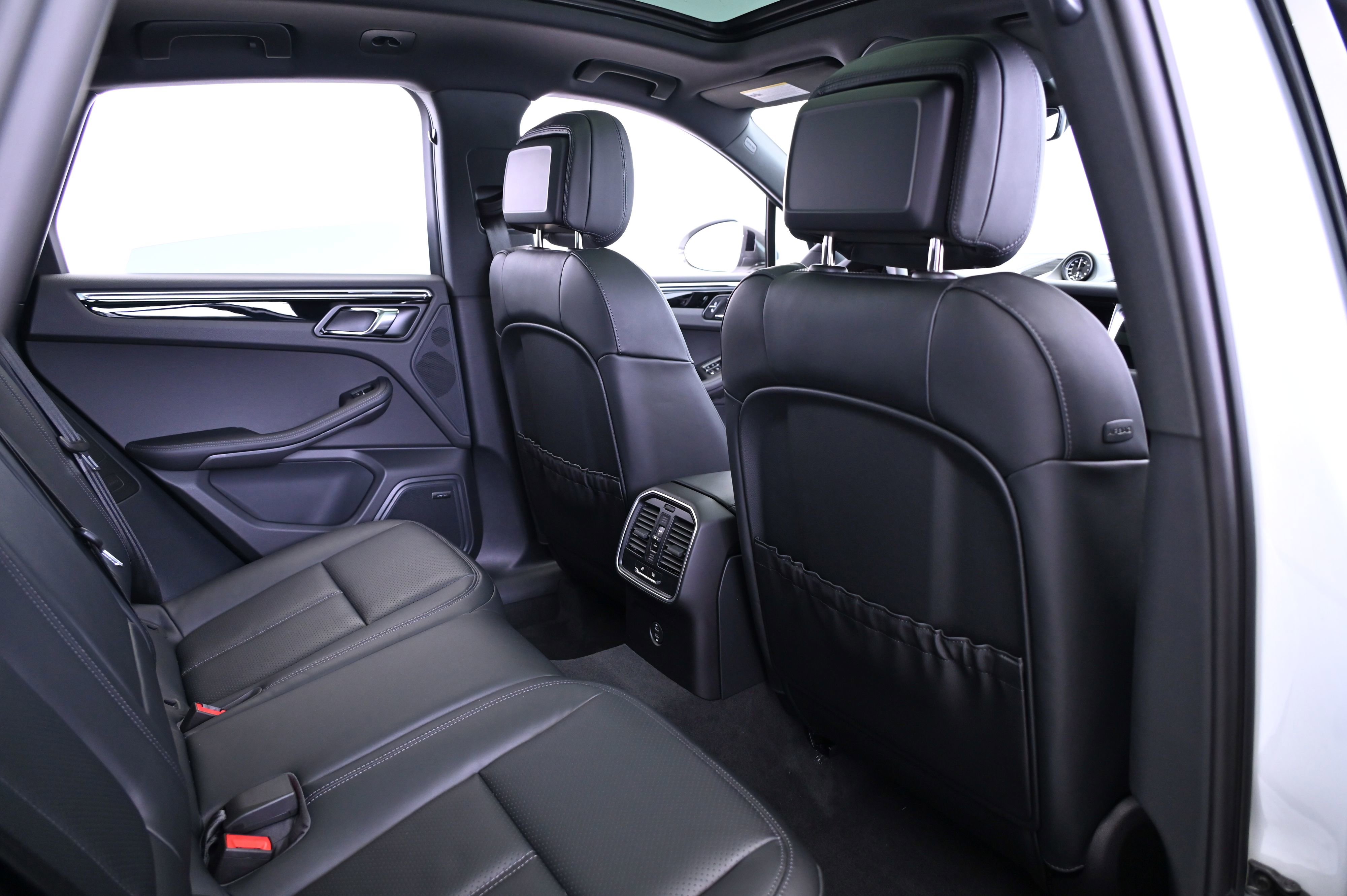 Certified 2025 Porsche Macan image 21