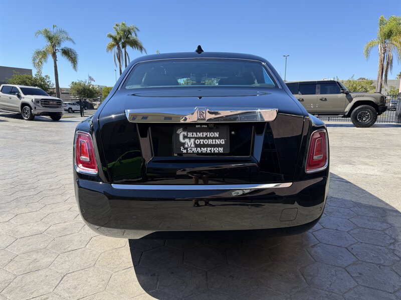 Used 2027 Rolls-Royce Phantom Sedan RWD image 4