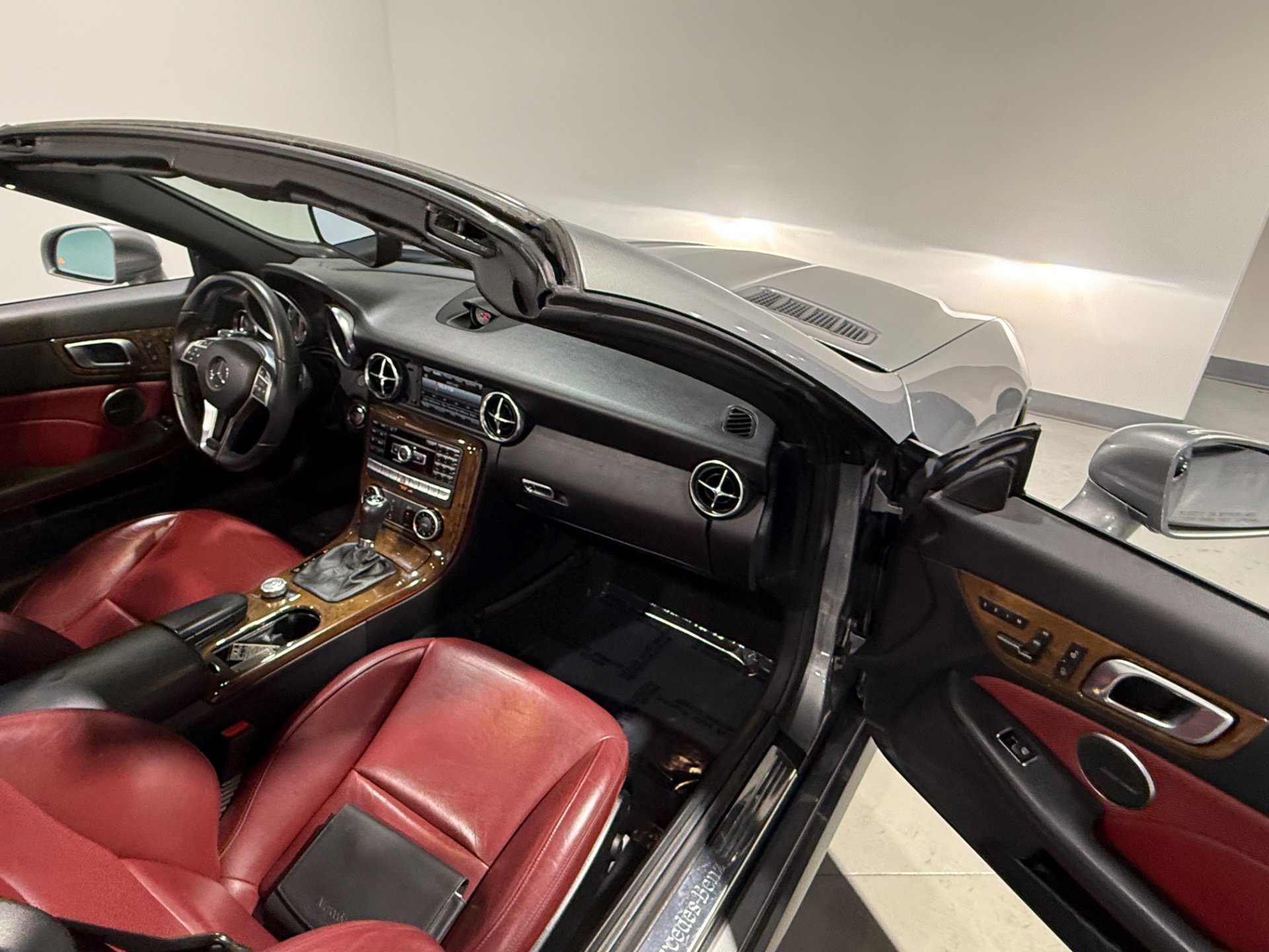 Used 2015 Mercedes-Benz SLK 350 image 39