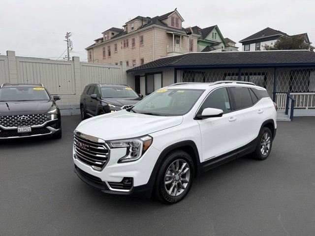 Used 2024 GMC Terrain SLT image 1