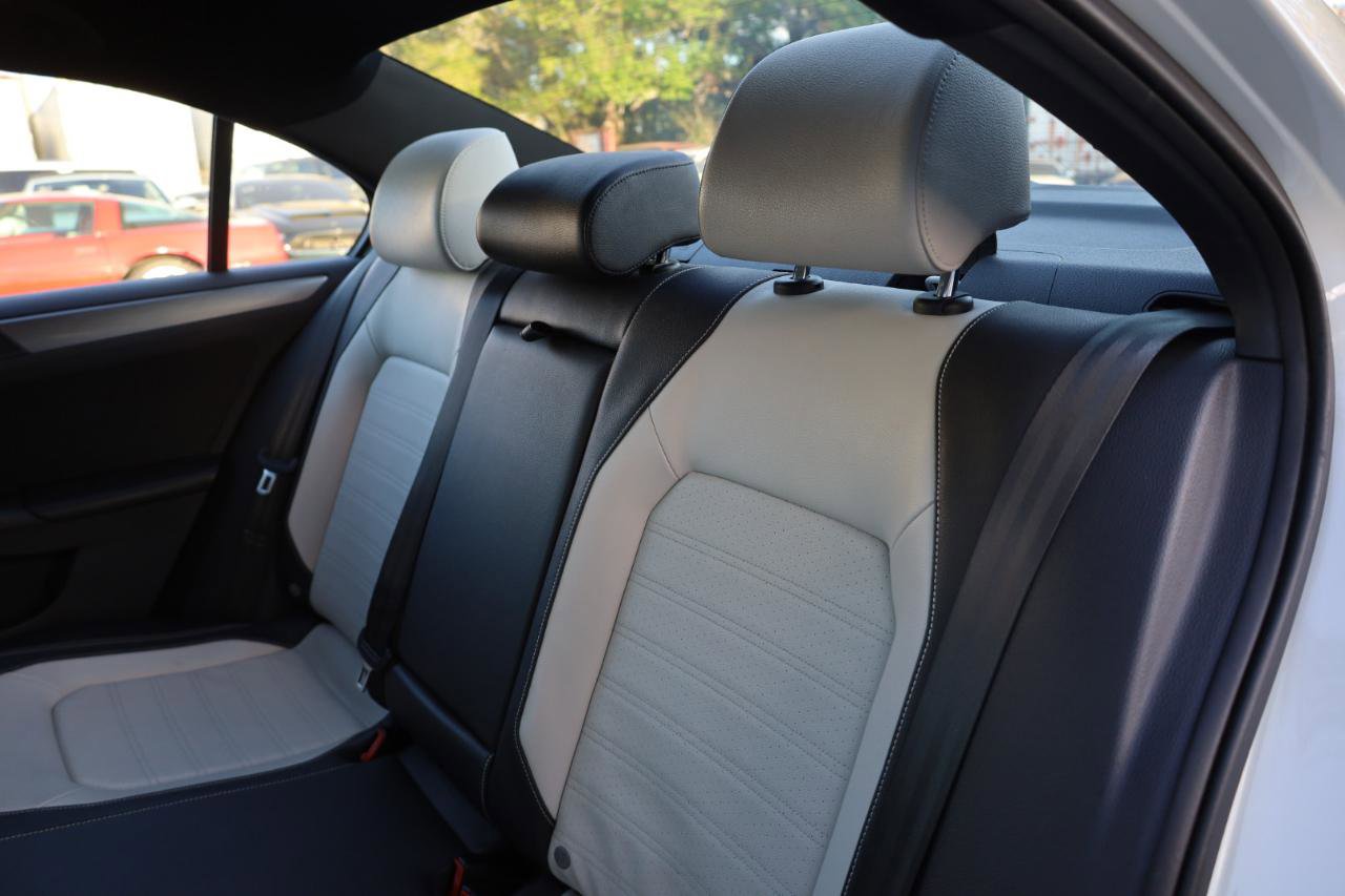 Used 2016 Volkswagen Jetta Sport FWD image 11