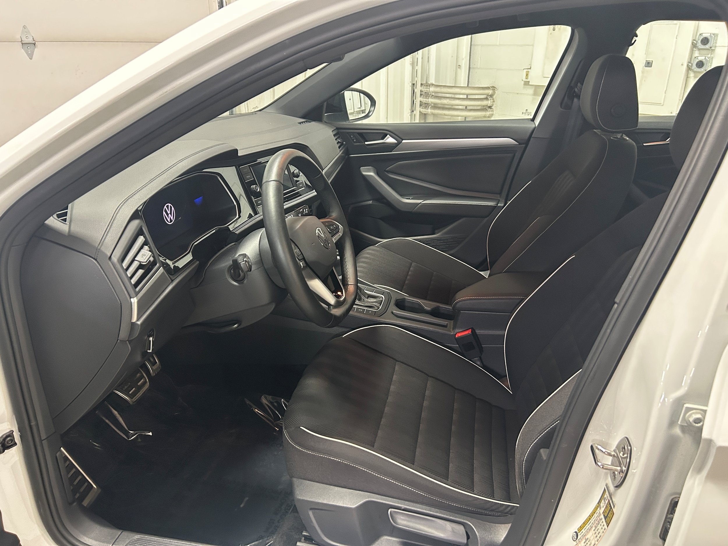 Used 2024 Volkswagen Jetta Sport FWD image 8
