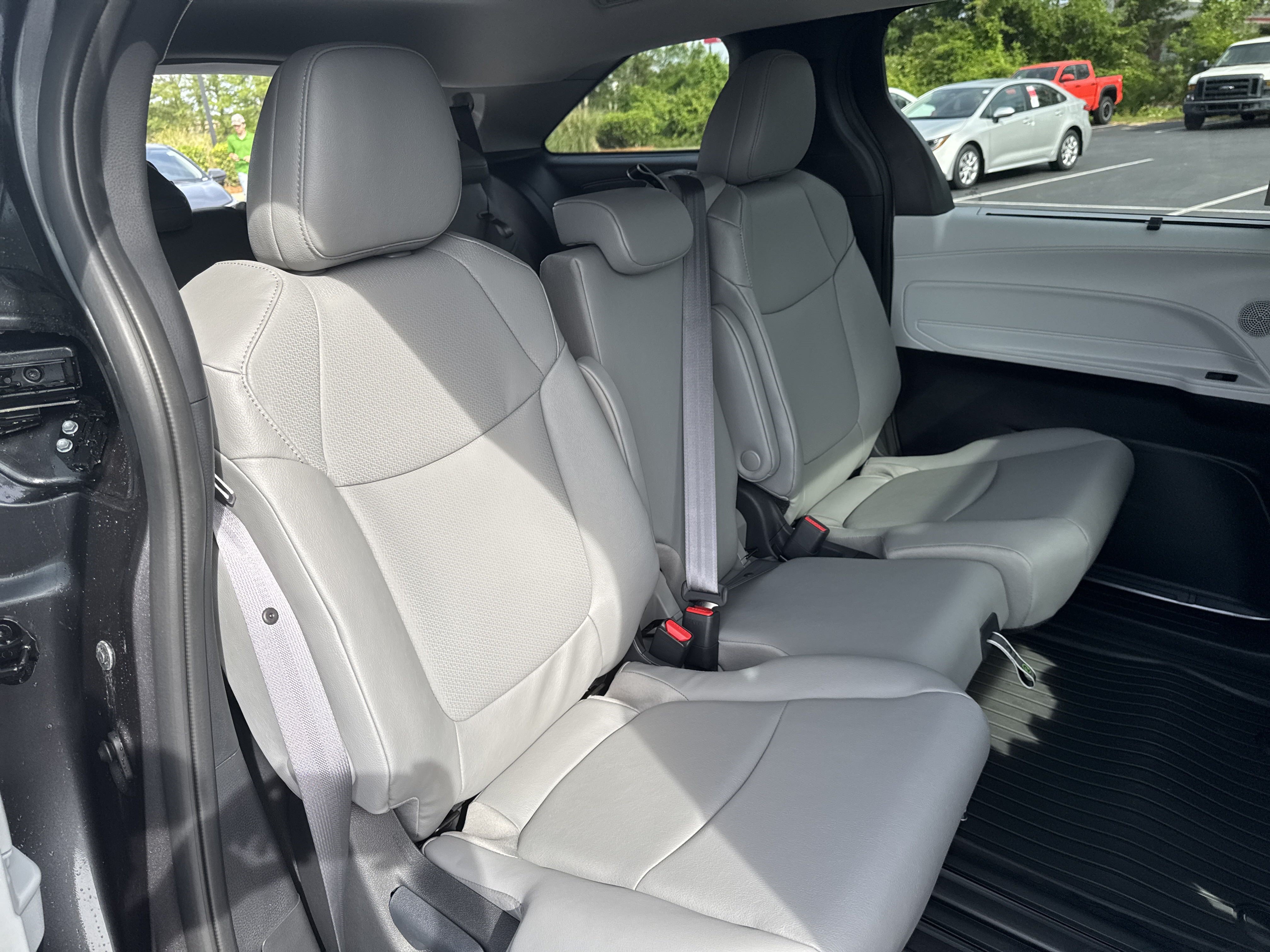 New 2025 Toyota Sienna XLE FWD image 31