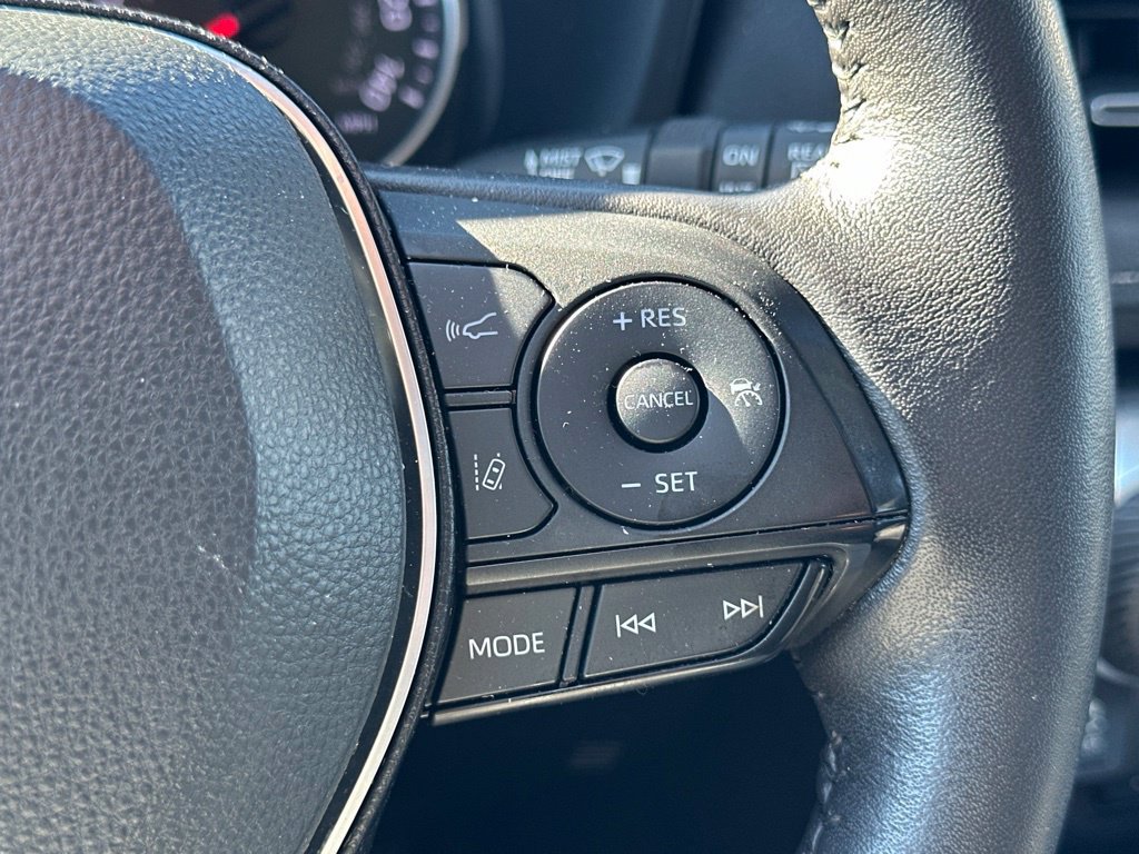 Used 2022 Toyota RAV4 XLE Premium AWD/4WD image 21