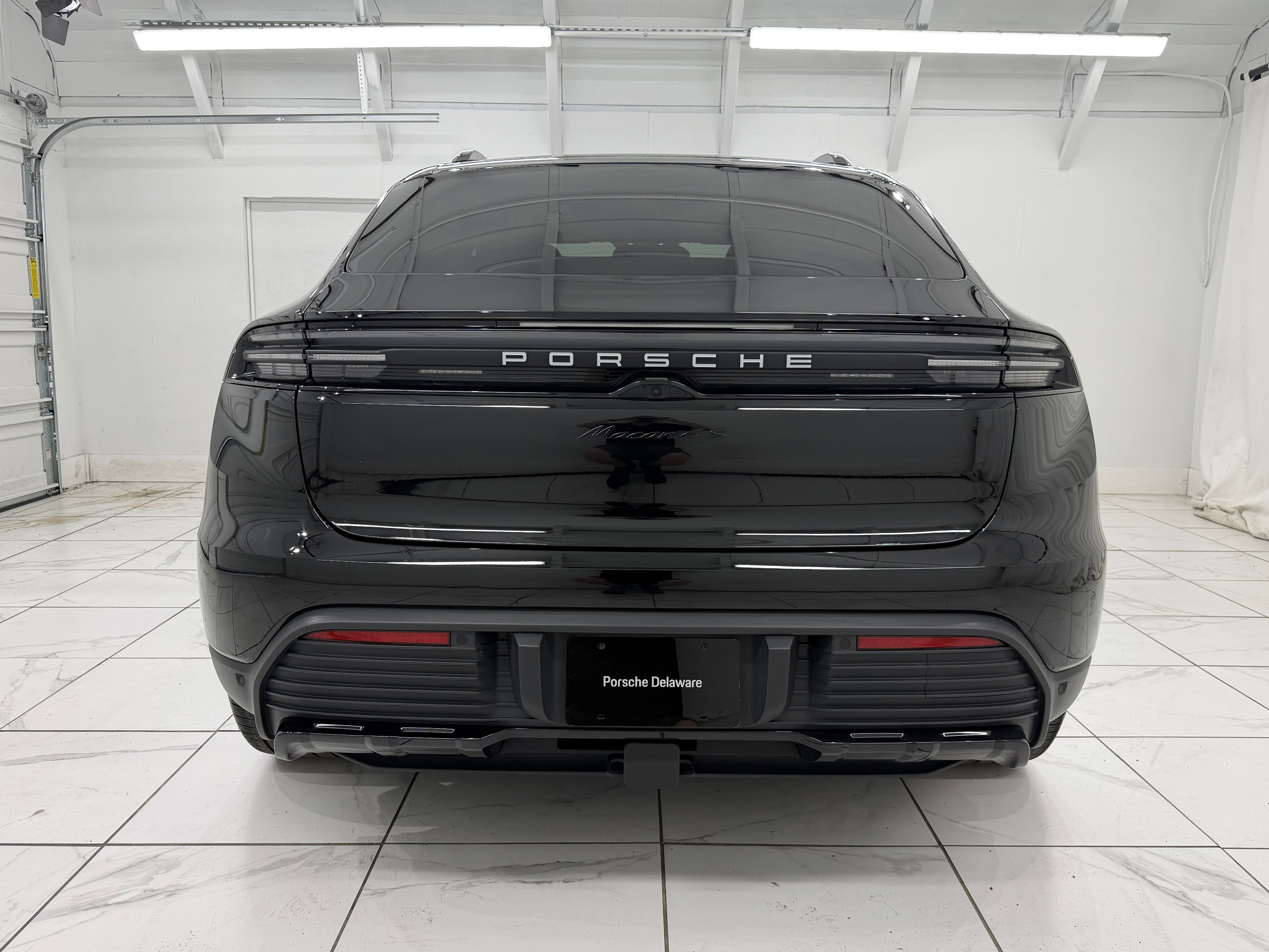 Certified 2025 Porsche Macan 4S Electric AWD/4WD image 13